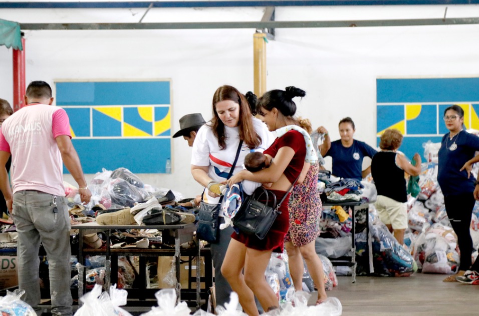  Mais de 500 pessoas são beneficiadas em dois dias de doações para vítimas do Educandos