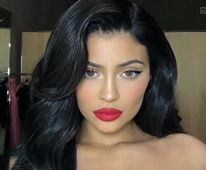  Kylie Jenner descobre traição de Travis Scott, pai da sua filha