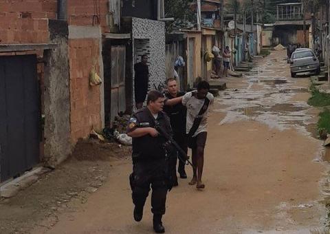 Endiabrado, homem mata e bebe sangue de pastor que tentou convidá-lo para ir à igreja 