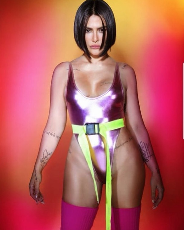 Cleo Pires exibe virilha em maiô cavadíssimo no Carnaval e ironiza: 'comportada'