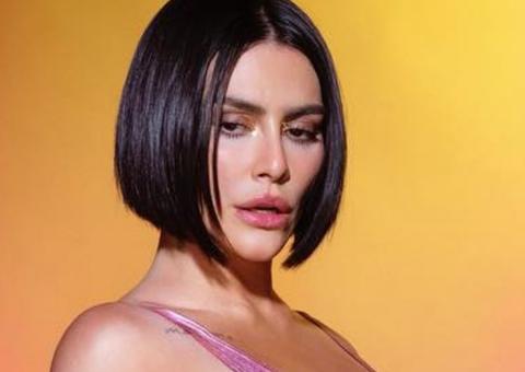 Cleo Pires exibe virilha em maiô cavadíssimo no Carnaval e ironiza: 'comportada'