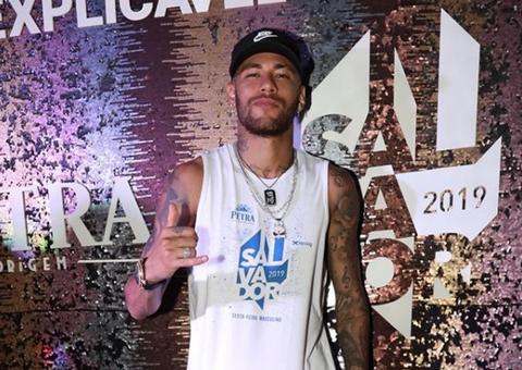 Lesionado, Neymar aparece dançando até o chão em Carnaval de Salvador e é detonado