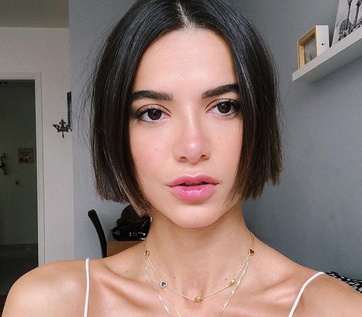 Em Paris, Manu Gavassi radicaliza no visual: 'nunca me senti tão linda'