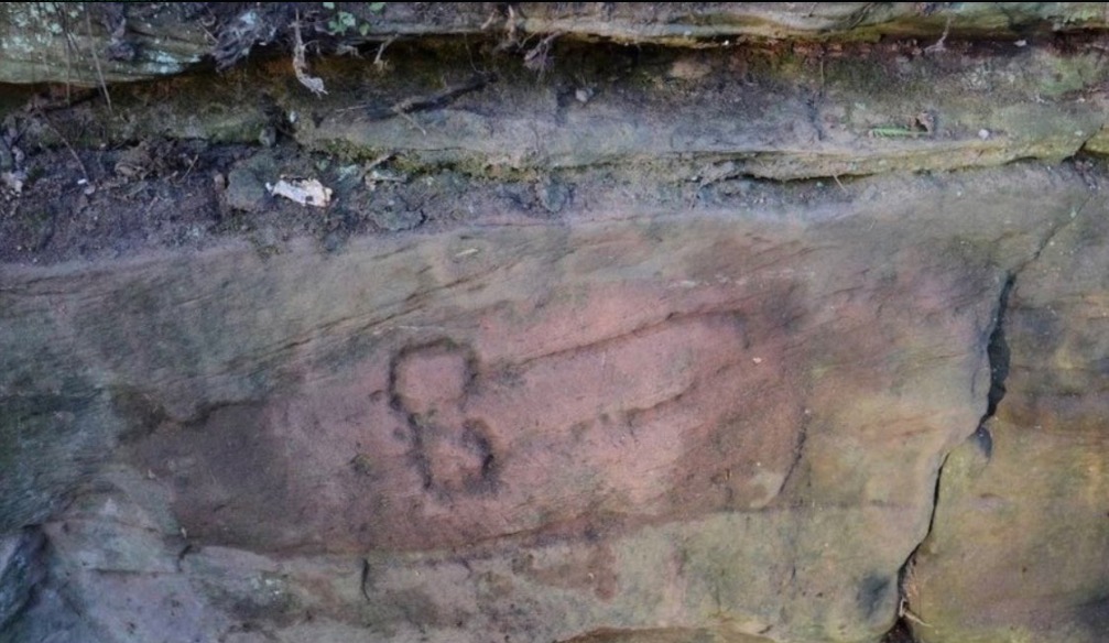 Arqueólogos encontram pênis desenhado em rocha de 1.800 anos 