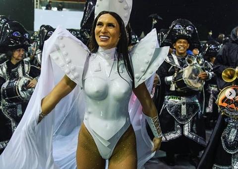 De princesa Leia sexy, cava de Lívia Andrade chama a atenção no desfile da Império de Casa Verde