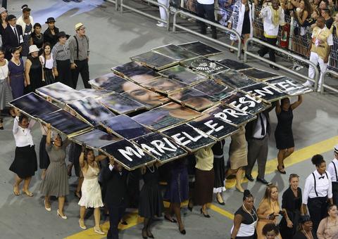 Vai-Vai faz homenagem a Marielle com presenças de irmã e filha da vereadora