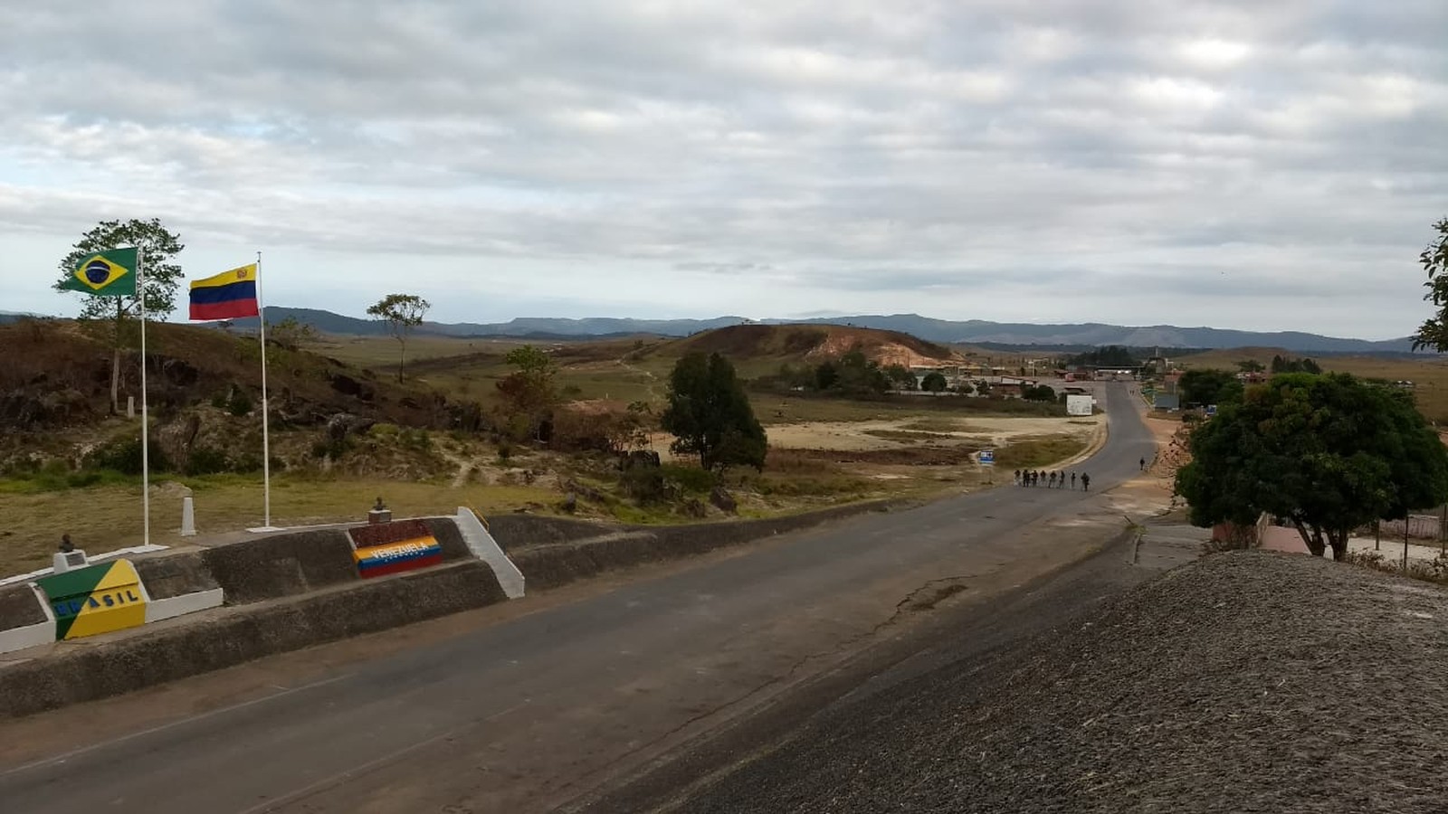 Fronteira entre Brasil e Venezuela, em Pacaraima, amanhece fechada pelo 10º dia