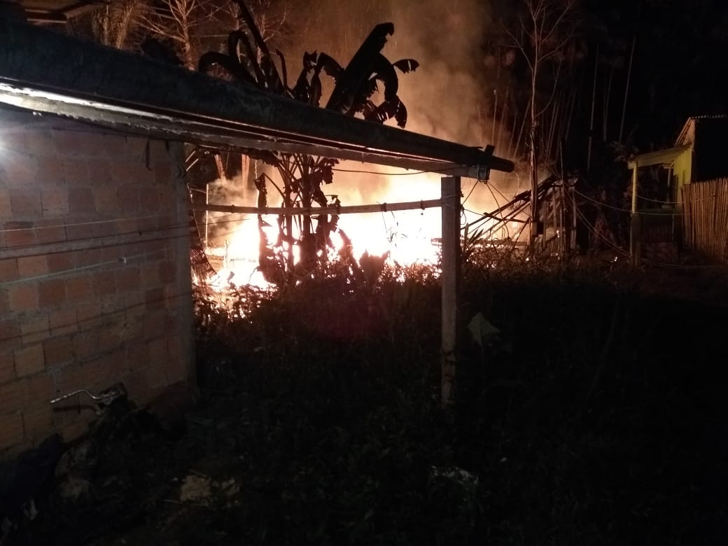 Embriagado, homem agride mulher e ateia fogo na própria casa no Amazonas
