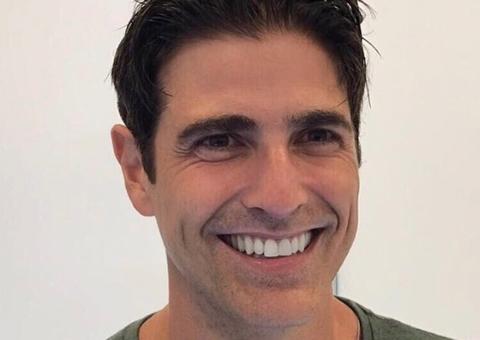 Com fama de gay, Gianecchini aparece com mulher misteriosa no colo e detalhe no corpo chama atenção