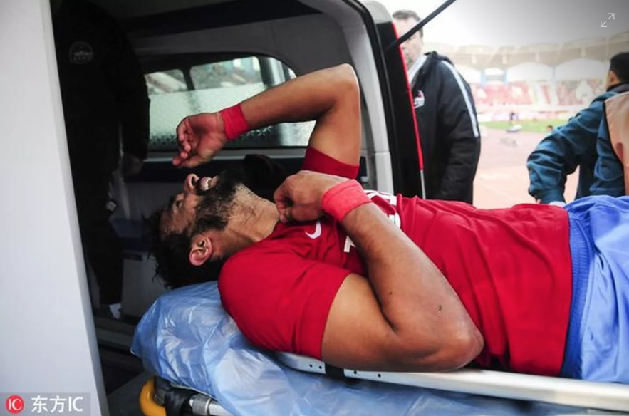  Henrique Dourado marca e sofre fratura em estreia na China