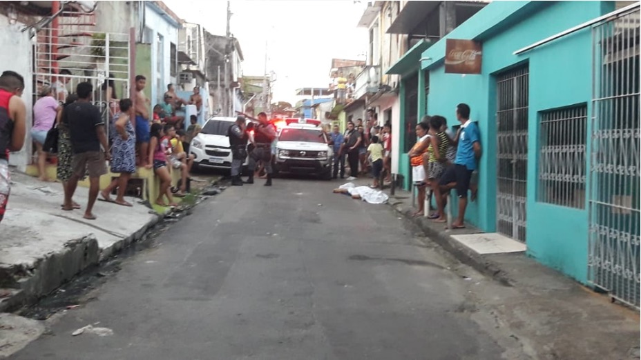 Jovem é executado com 11 tiros por atiradores misteriosos em Manaus