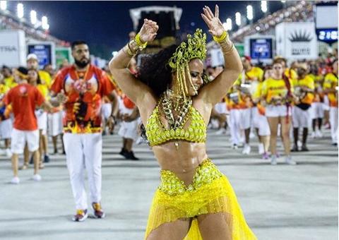 Após ser alfinetada por rainha de bateria, Viviane Araújo rebate: 'Problema é dela' 