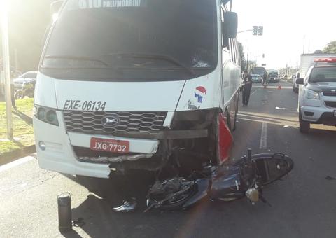 A caminho do trabalho, homem morre atropelado por micro-ônibus em avenida de Manaus