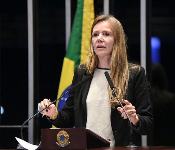 Vanessa Grazziotin continuará em Brasília como secretária de deputada 