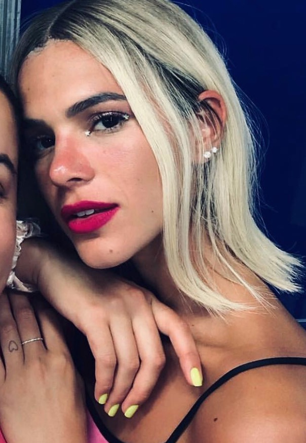 Loira, Bruna Marquezine bota para quebrar no Carnaval com muito rebolado