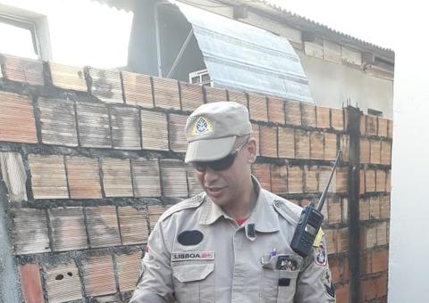 Susto: Pai encontra cobra no quarto da filha em Manaus