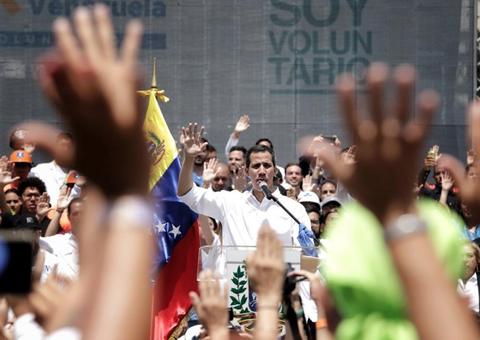 Nas redes sociais, Guaidó avisa que retornou à Venezuela