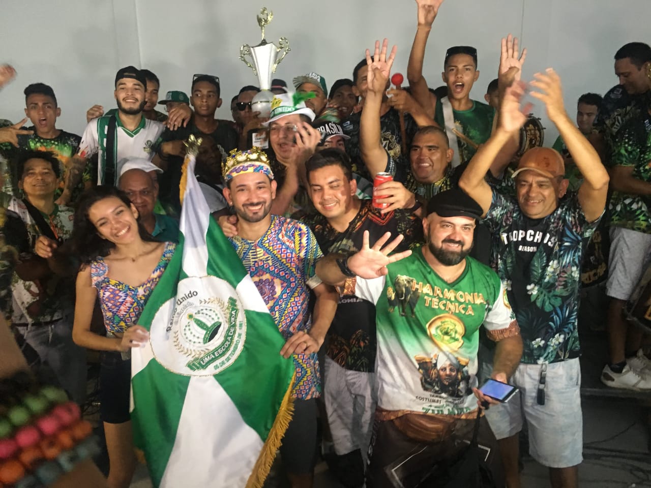 Festa da vitória do tetracampeonato da Reino Unido está a todo vapor