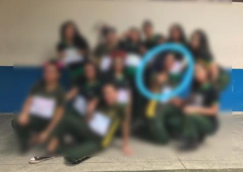 Diretora é denunciada após falar que aluno influenciava outros garotos a se tornarem gay 