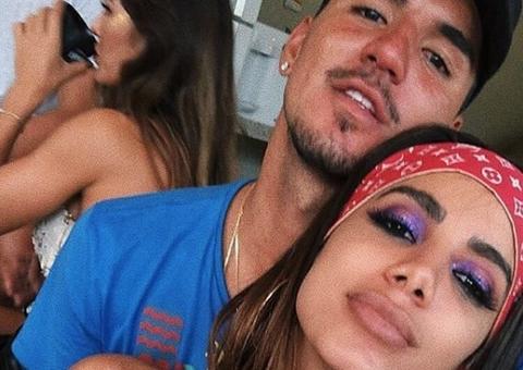 Após beijos com Neymar, Anitta leva Gabriel Medina para festinha em casa