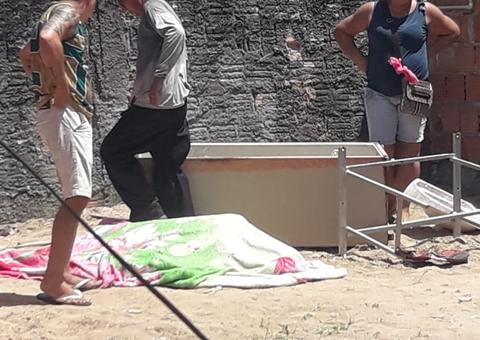 Em Manaus, costureira desaparece e família encontra corpo enterrado em quintal 