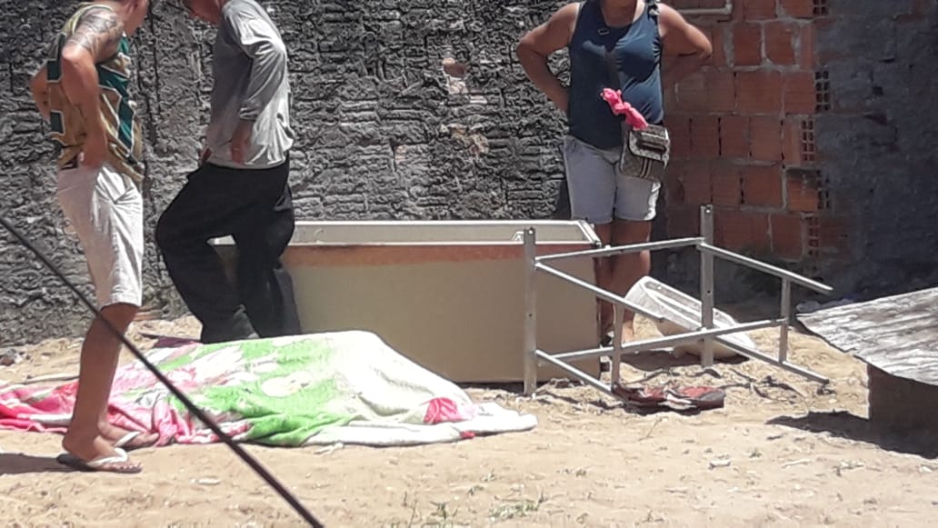 Em Manaus, costureira desaparece e família encontra corpo enterrado em quintal 