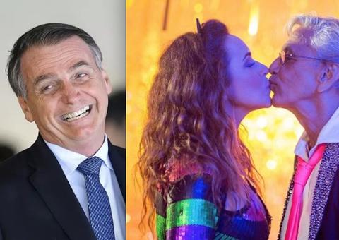 Bolsonaro posta marchinha alfinetando Daniela Mercury e Caetano Veloso 