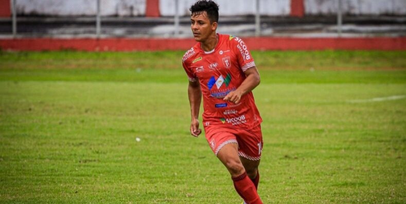 Lateral-esquerdo Fabrício renova com o Princesa do Solimões para 2024