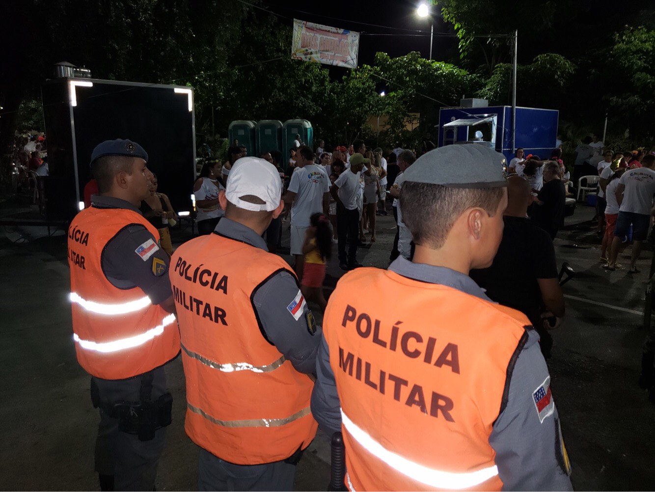 Polícia prende oito pessoas e apreende quatro adolescentes em Manaus