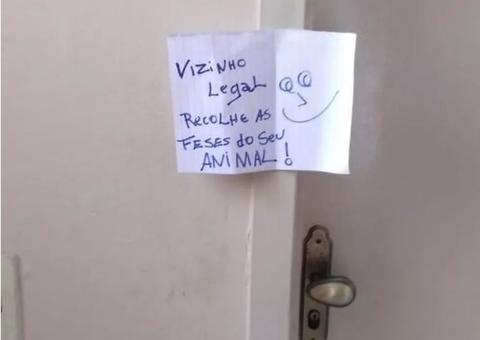 Mulher recebe bilhete e fezes de cão após reclamação de vizinhos sobre sujeira