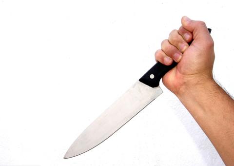 Indiana mata homem que a estuprou e queria queimá-la viva