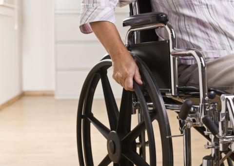 Cadeirante é preso por abusar sexualmente de mulher dentro de carro