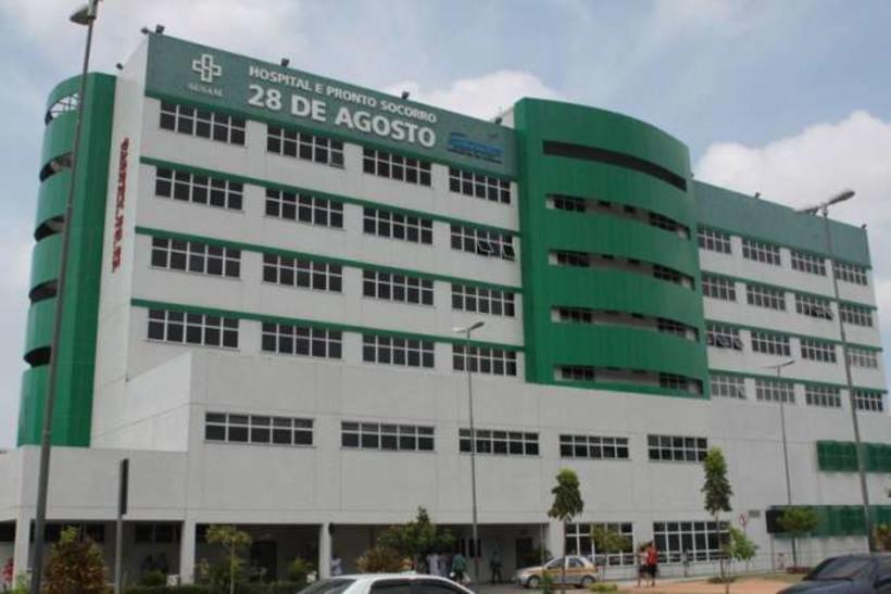 Mulher é esfaqueada no pescoço pela filha de 15 anos em Manaus 