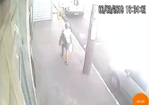 Parede de prédio em demolição desaba e mata idosa; assista vídeo 