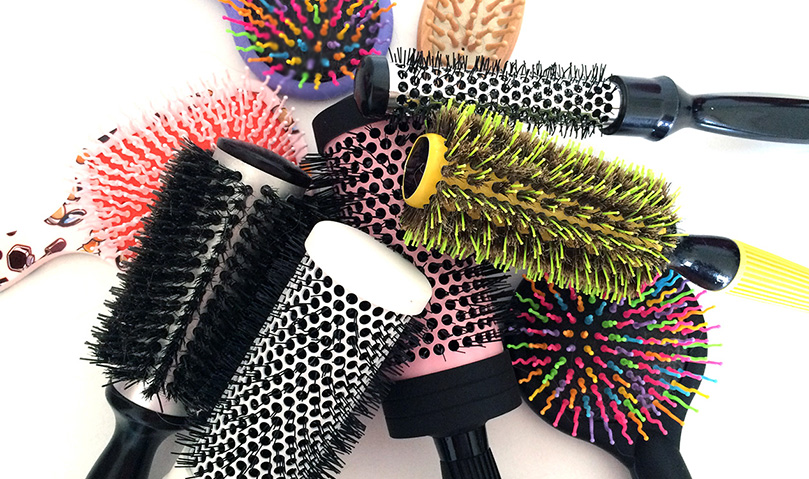 Você vai ficar surpreso com o que fica acumulado na sua escova de cabelo