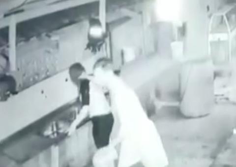 Homem espanca e tenta matar mulher afogada na presença do filho em Manaus