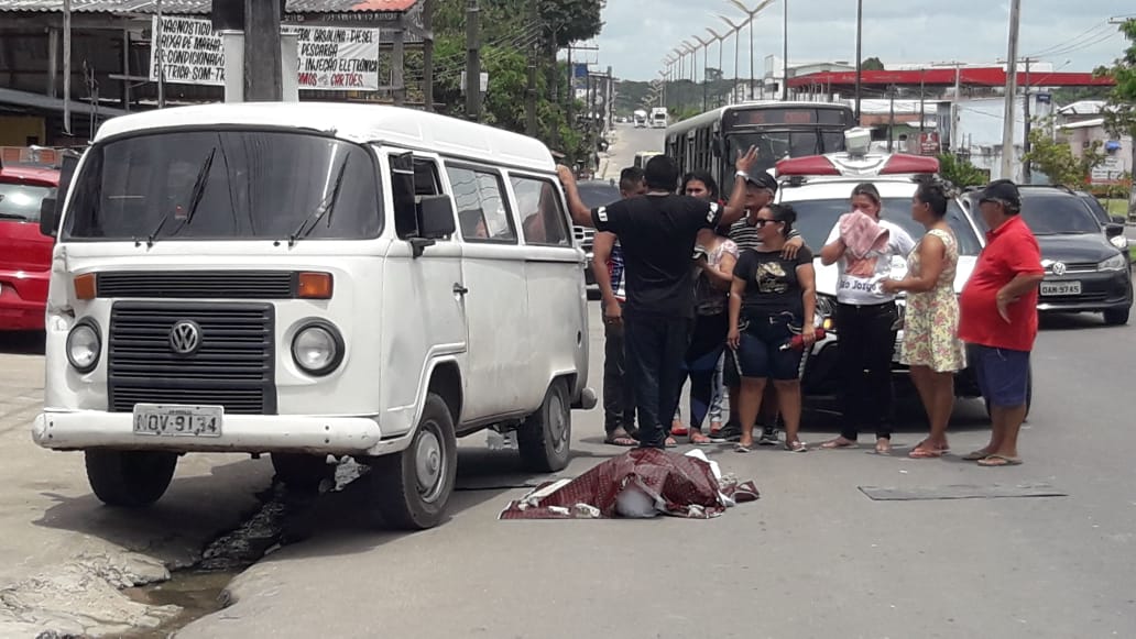 Homem morre ao sofrer mal súbito enquanto dirigia kombi em Manaus
