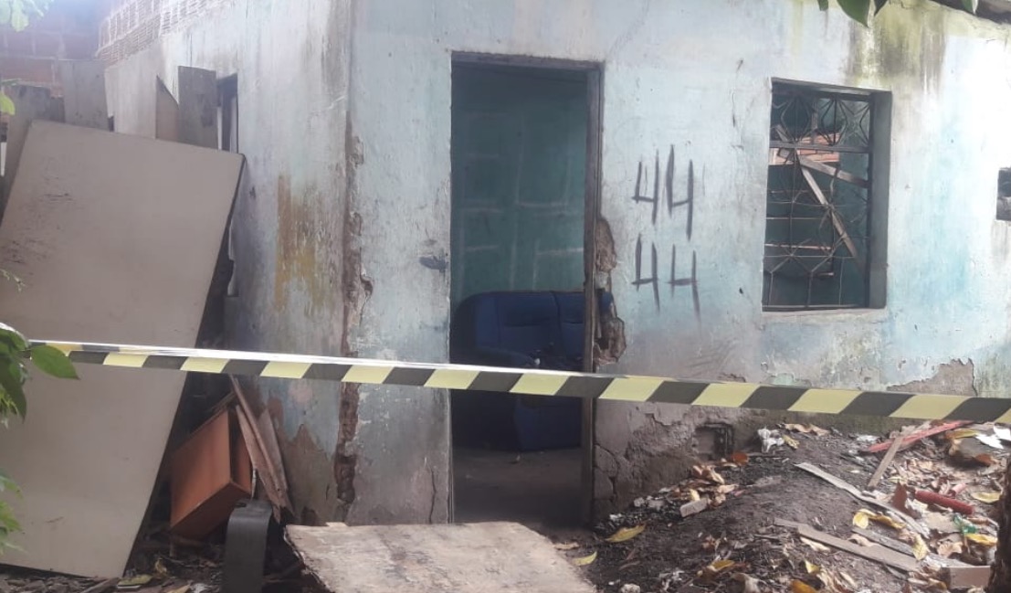 Homem é encontrado morto após levar pedrada em Manaus