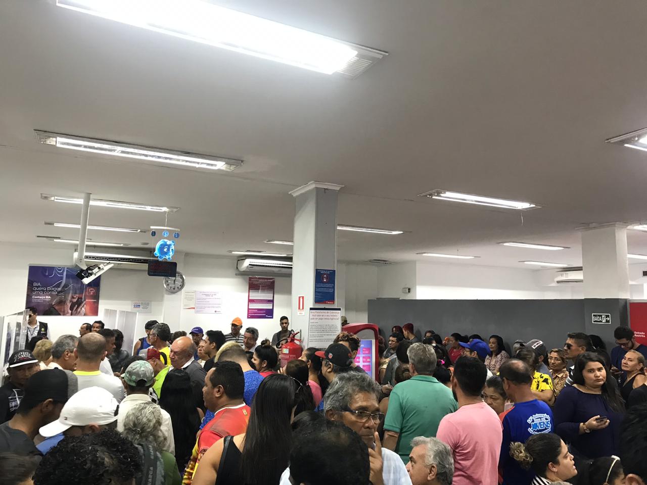 Agência bancária multada por descumprir Lei da Fila em Manaus