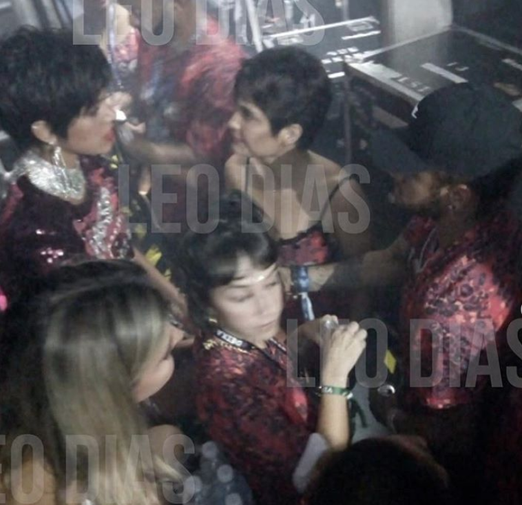 Foto mostra Neymar cumprimentando Bruna Marquezine antes de beijar Anitta