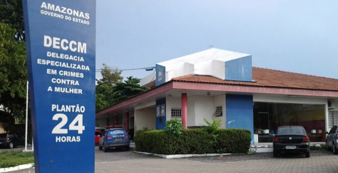 Homem não aceita fim de relacionamento e esfaqueia ex-mulher