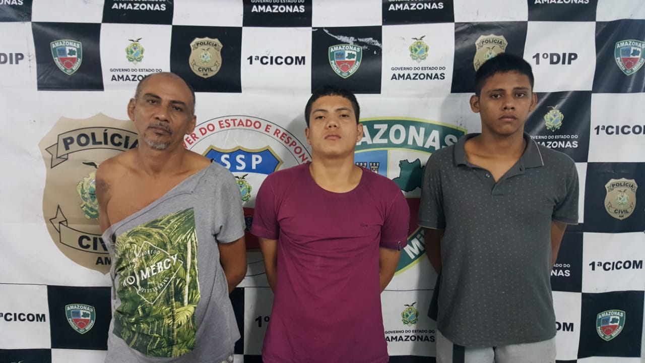 Trio é preso com arma e carro clonado com placa de policial civil em Manaus