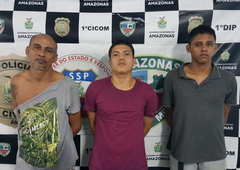 Trio é preso com arma e carro clonado com placa de policial civil em Manaus