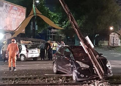 Carros ficam destruídos em acidente gravíssimo em Manaus 