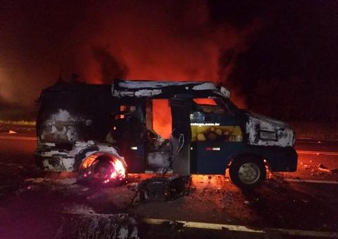 Criminosos atacam carro-forte e roubam R$ 200 milhões em estrada