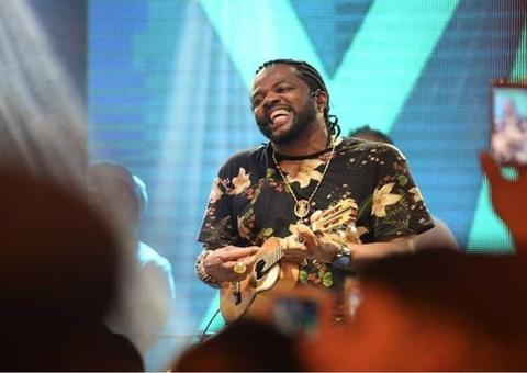 Xande de Pilares é atropelado por carro de som em Desfile das Campeãs