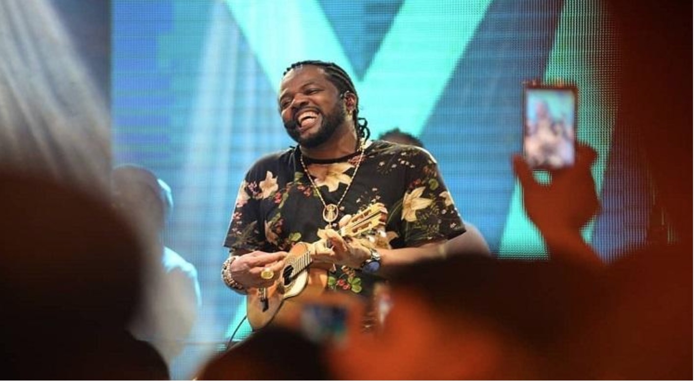 Xande de Pilares é atropelado por carro de som em Desfile das Campeãs