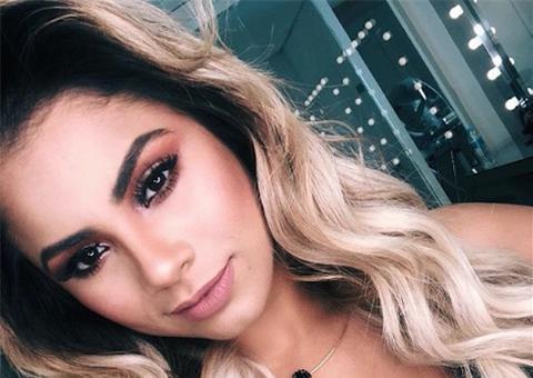 Aos prantos, Lexa diz que foi vítima de golpe: ‘Sumiu com meu dinheiro e o trio’