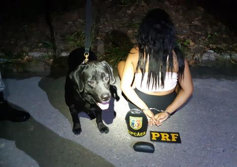 Mulher é presa com droga em ônibus que seguia para presídio na BR-174