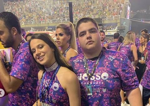 Filho de Faustão posa com filha de Claudia Raia no Carnaval